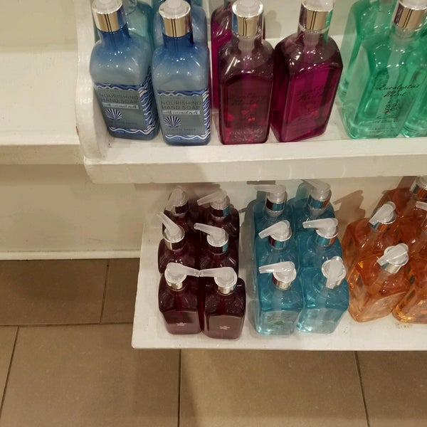 Bath & Body Works (Now Closed) Cosmetics Shop in Chicago