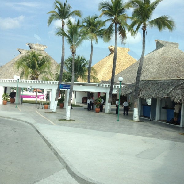 Aeropuerto Internacional Bahías de Huatulco (HUX) 158 tips