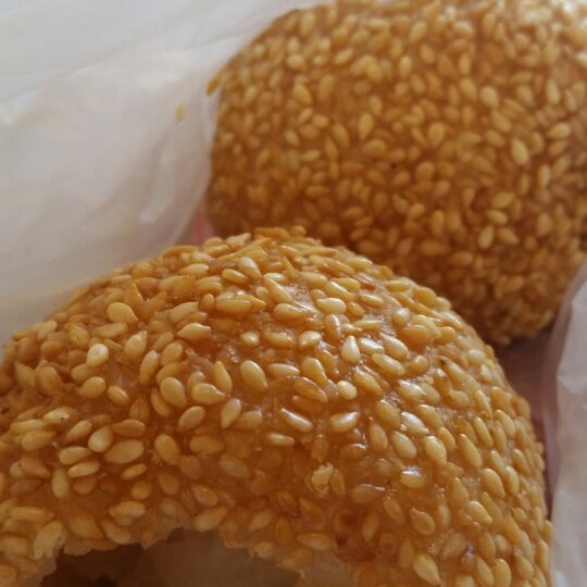 Hong Kong Island Bakery 香島西餅 Bakery in Kensington Market