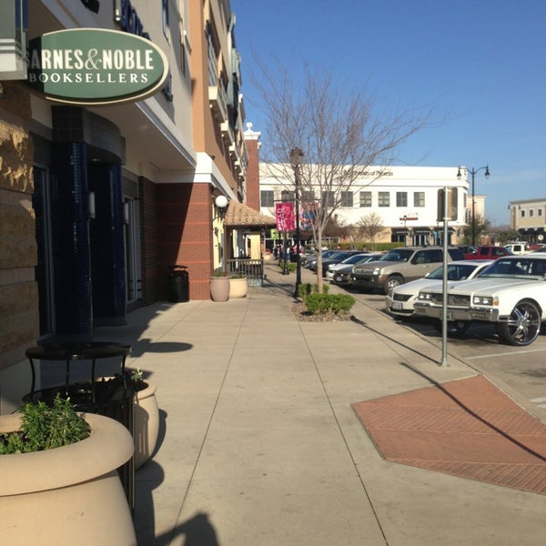 Uptown Village at Cedar Hill Shopping Mall in Cedar Hill