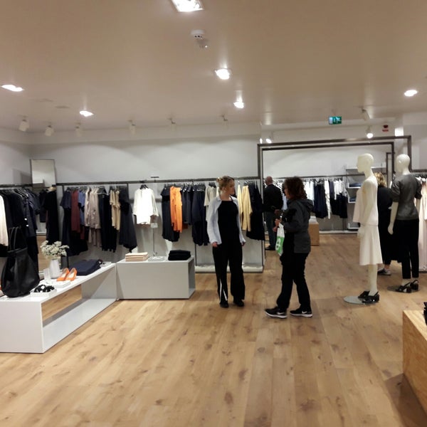 Cos - Clothing Store in Norrmalm