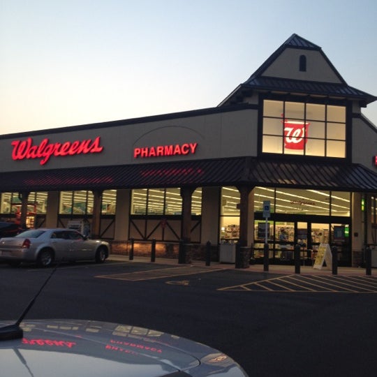 Pharmacy Hours:Mon-Fri 9am-9pm, Sat 9am-6pm, Sun 10am-6pm. Store Hours:Mon-Fri 8ampm, Sat 8am-8pm, Sun 8am-8pm. Walgreens Pharmacy at N LA CANADA DR in Oro Valley, AZ. View Pharmacy hours, refill prescriptions online and get directions to Walgreens | Store Locator | WalgreensLocation: N LA CANADA DR, Oro Valley, , AZ.