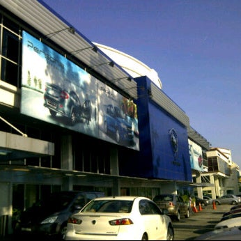 Proton Edar Showroom Kuching