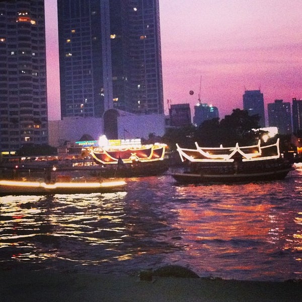 ท่าเรือสาทร (ตากสิน) Sathorn (Taksin) Pier CEN - Bang Rak에서 부두일에서의 사진