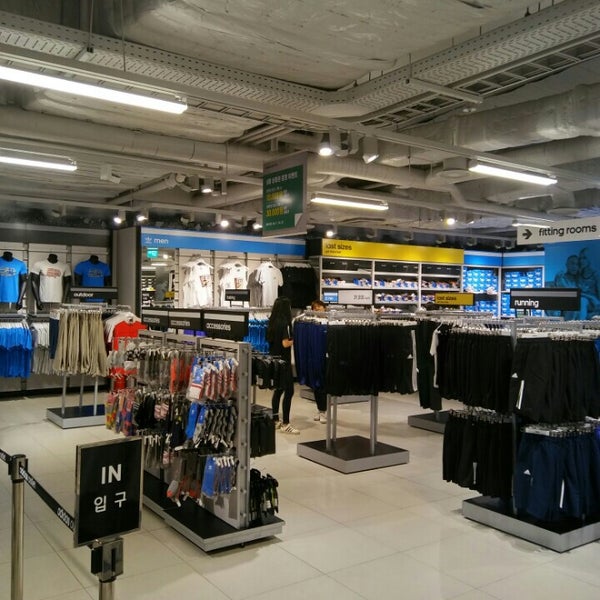  adidas  FACTORY  OUTLET    
