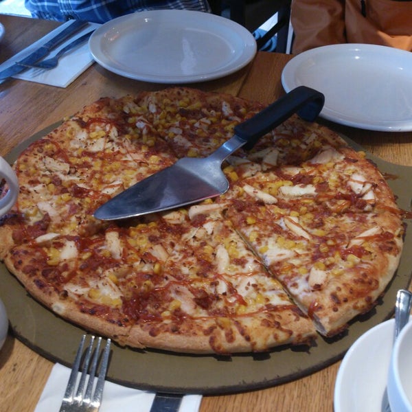 Pizza Hut Pizza Place in London