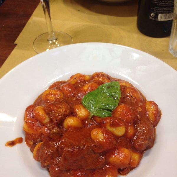 Where's Good? Holiday and vacation recommendations for Naples, Italy. What's good to see, when's good to go and how's best to get there.