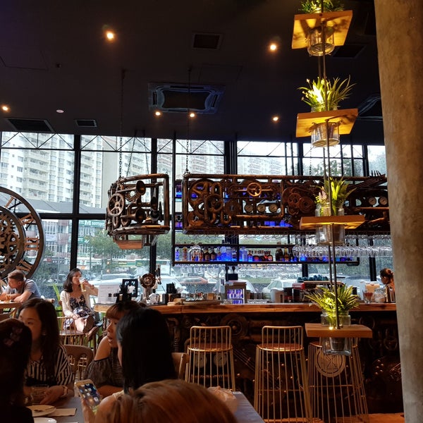 Momentz Puchong Batu Dua Belas, Selangor