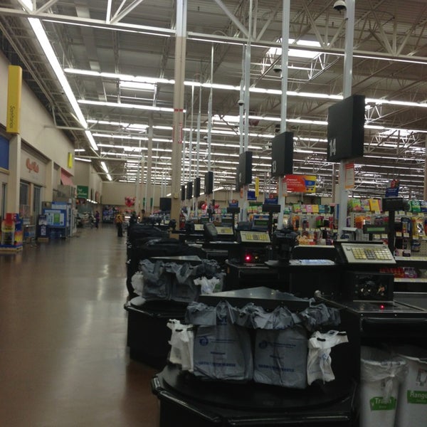 Fotos en Walmart Supercenter - Laredo, TX Fotos en Walmart Supercenter - Laredo, TX
