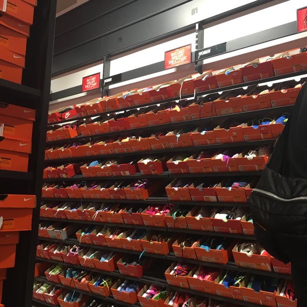 nike outlet store harbour town