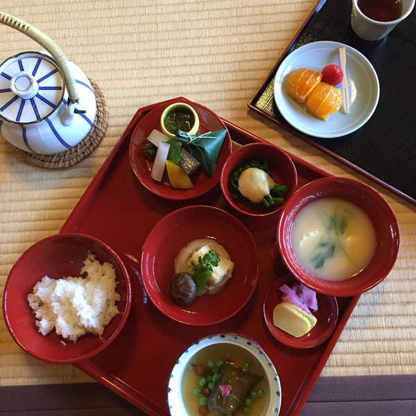 Where's Good? Holiday and vacation recommendations for Kyoto, Japan. What's good to see, when's good to go and how's best to get there.