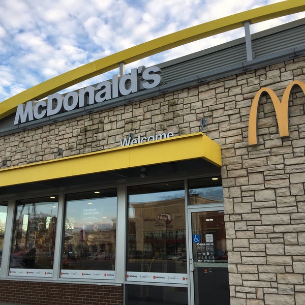McDonald's Fast Food Restaurant in Elmwood Park