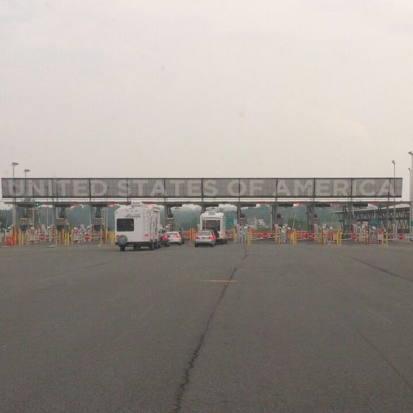 U.S./Canada Border ChamplainSt. Bernard de Lacolle Crossing 67 tips