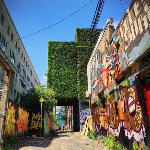 Where's Good? Holiday and vacation recommendations for Toronto, Canada. What's good to see, when's good to go and how's best to get there.