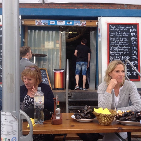 Where's Good? Holiday and vacation recommendations for Hamburg, Germany. What's good to see, when's good to go and how's best to get there.