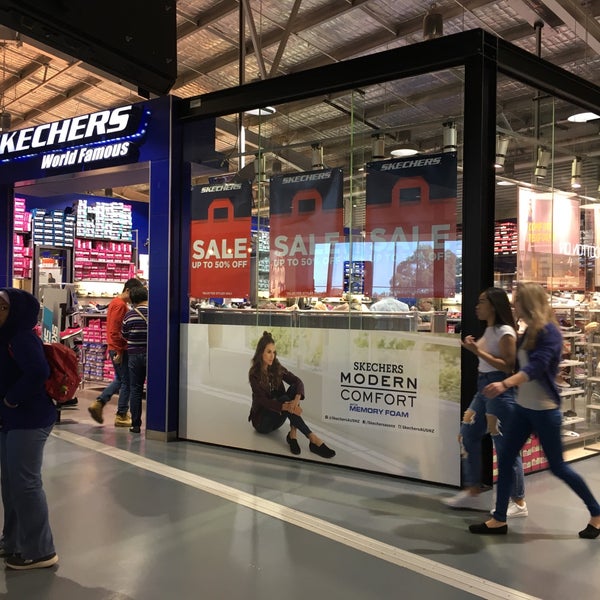 skechers outlet dfo