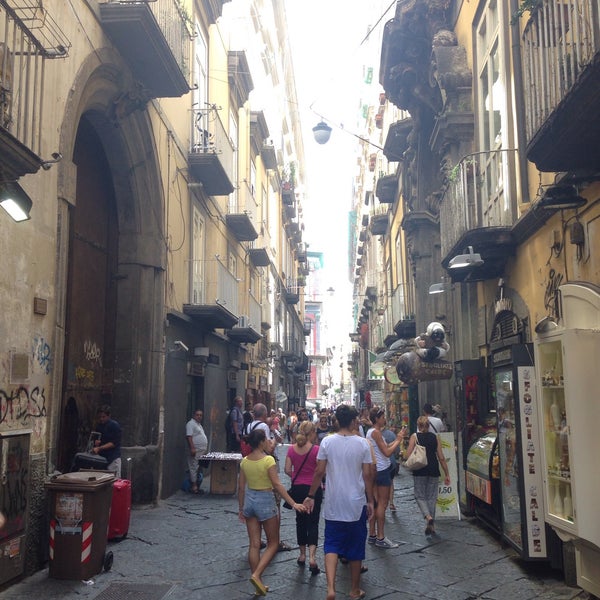 Where's Good? Holiday and vacation recommendations for Naples, Italy. What's good to see, when's good to go and how's best to get there.