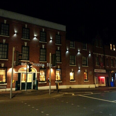 Three Queens Hotel  1 Bridge Street