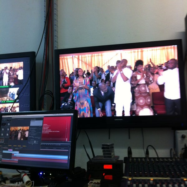 Eglise Vases d'Honneur Centre KODESH Église