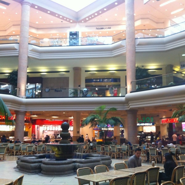 16 Restaurants Near Fashion Island Opentable Fashion Island Food Court Newport Beach Ca United States