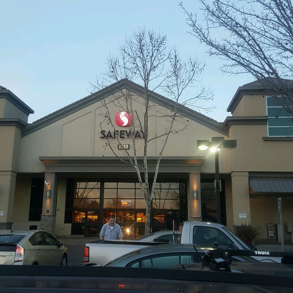 Safeway Supermarket in Santa Rosa