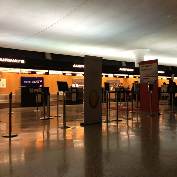 American Airlines Counter Washington Dulles International Airport (IAD)