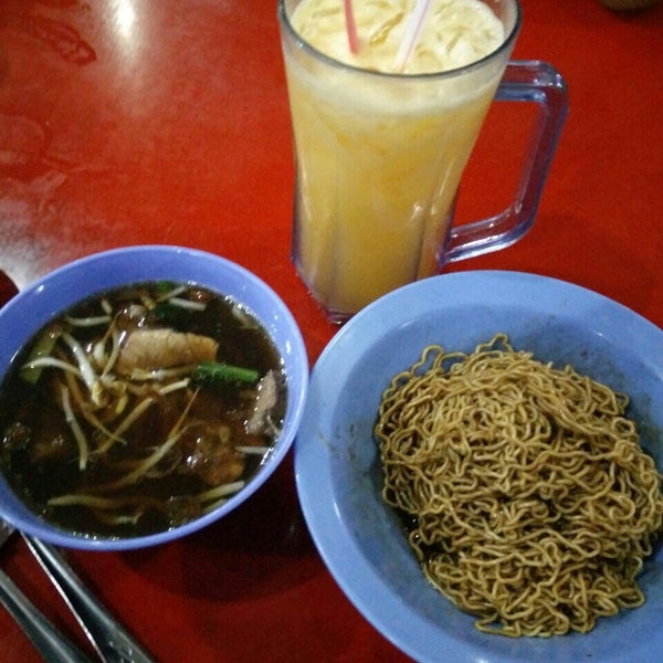photos at stall no 38 adm cafe asian restaurant in kuching photo taken at stall no 38 adm cafe by qis a on 5