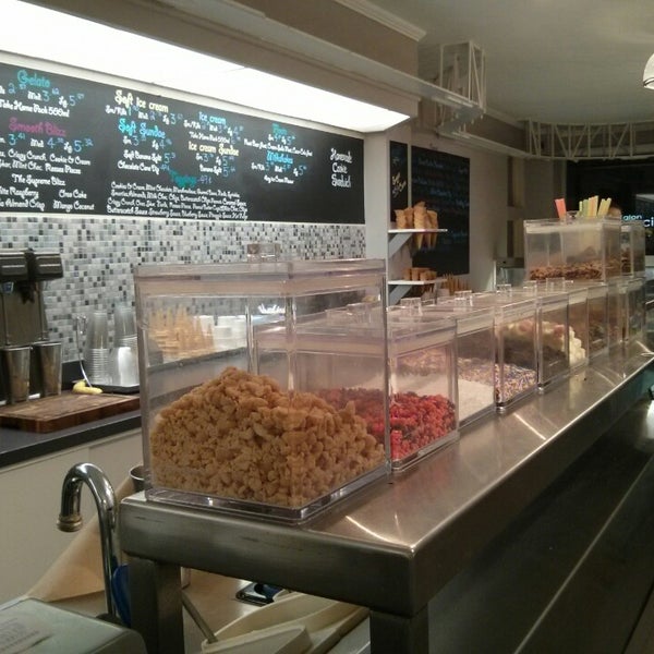 Scoops Ice Cream Shop in Port Credit