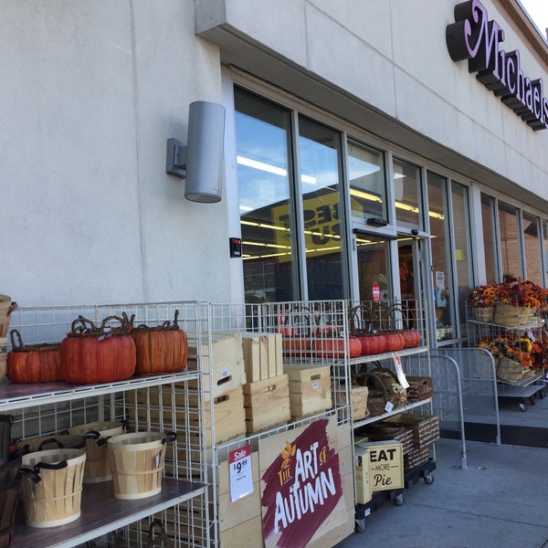 Michaels Arts & Crafts Store in North Riverside