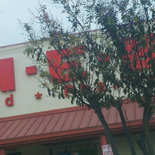 HEB Grocery Store in Lockhart