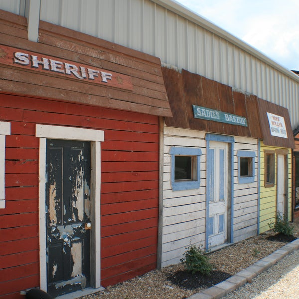 Old Towne Antiques and New Furniture 401 Schofer St