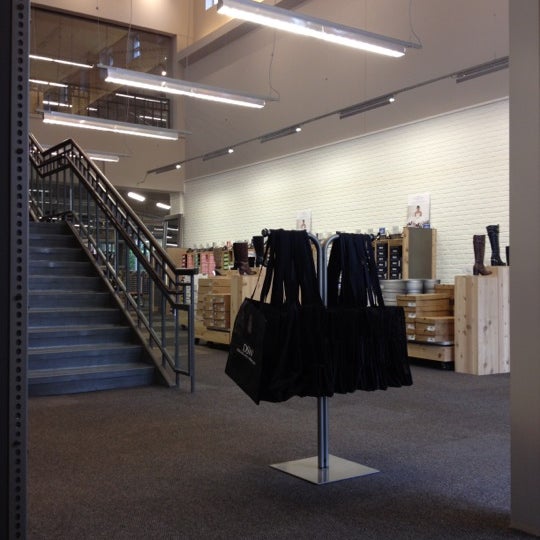 DSW Designer Shoe Warehouse - Foxcroft - 272 visitors