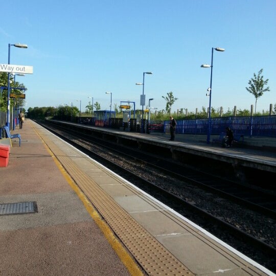 Haddenham and Thame Parkway Railway Station (HDM) 4 tips de 631