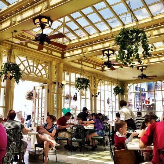 Tony's Town Square Restaurant - Walt Disney World Resort - Main Street ...