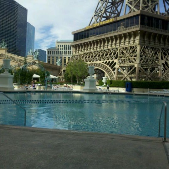 Paris Las Vegas Pool Side - The Strip - 18 tips