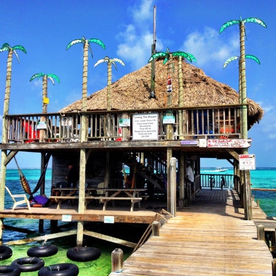 Where's Good? Holiday and vacation recommendations for Ambergris Caye, Belize. What's good to see, when's good to go and how's best to get there.