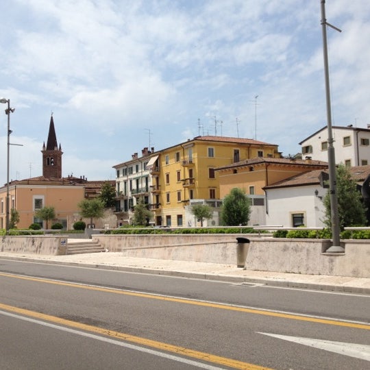 Piazza Isolo Plaza in