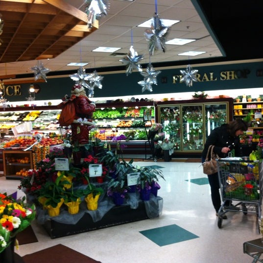 Quality Foods Grocery Store in Nanaimo