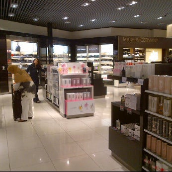 Retail Design Düsseldorf Schönsten Einrichtungsideen Photos At Düsseldorf Duty Free In Lohausen