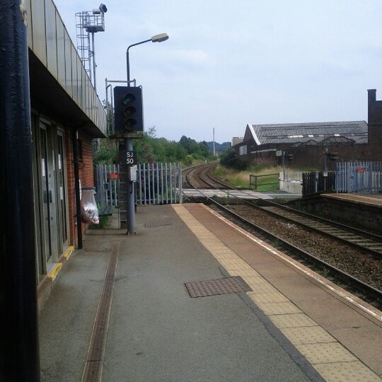 Cradley Heath Railway Station (cra)