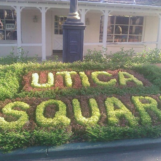 Utica Square Shopping Center - Shopping Mall in Utica Square