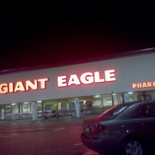 Giant Eagle Supermarket Grocery Store in Southside Flats