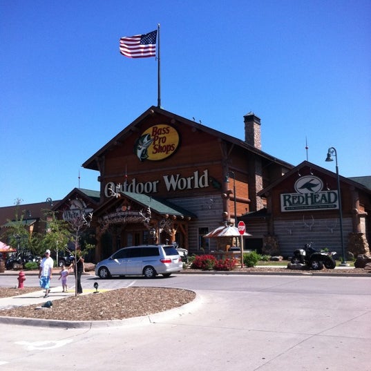 Bass Pro Shops Sporting Goods Shop in Altoona