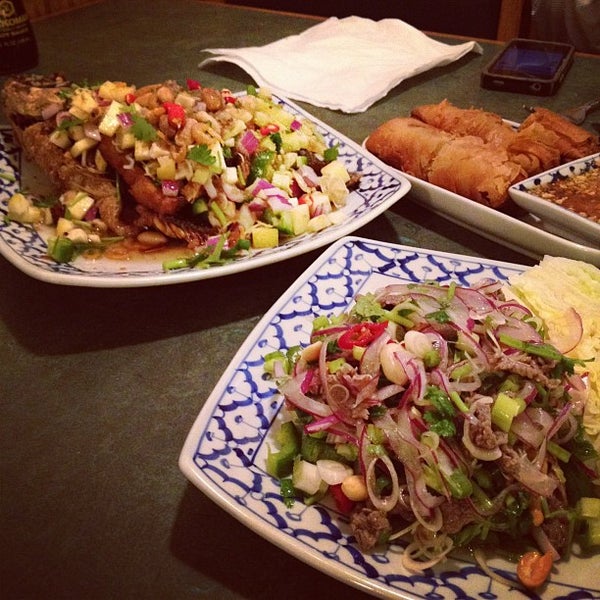 Ruam Mit Thai Cafe Thai Restaurant in Downtown St. Paul