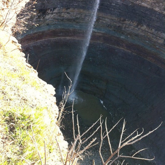 Devil's Punch Bowl Scenic Lookout
