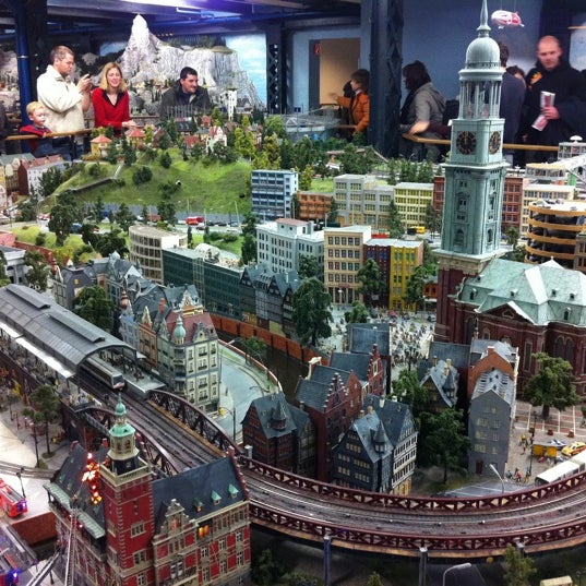 Where's Good? Holiday and vacation recommendations for Hamburg, Germany. What's good to see, when's good to go and how's best to get there.