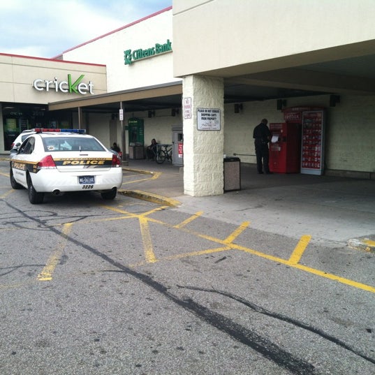 Giant Eagle Supermarket Grocery Store in Southside Flats