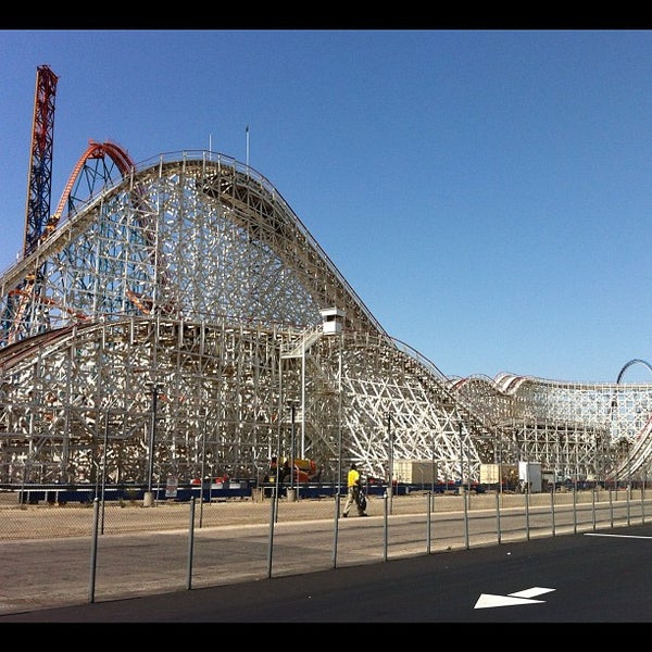 Six Flags Magic Mountain Parking Lot Parking In Valencia six-flags-magic-mountain-parking-lot-parking-in-valencia