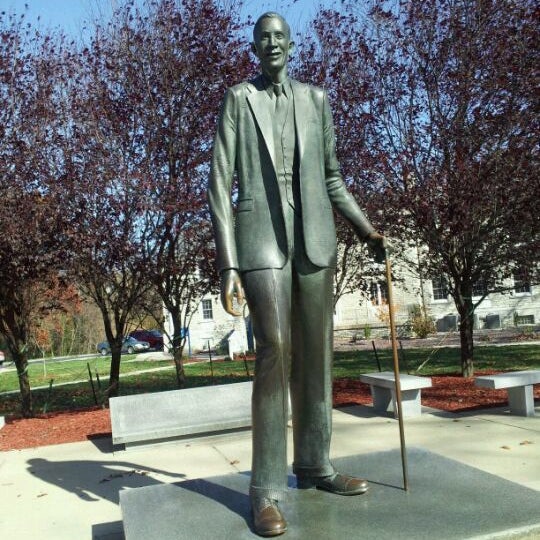 Statue Of Robert Wadlow