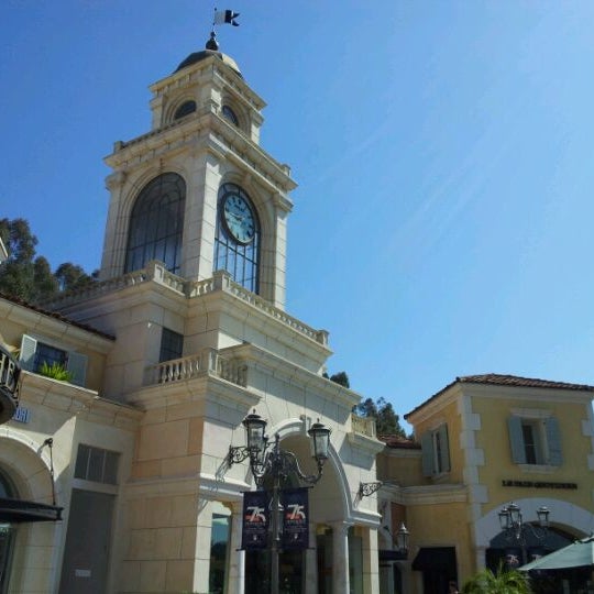 Photos at The Commons at Calabasas Shopping Mall